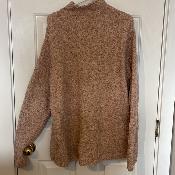 1/4 Zip up - Picture 2 of 3